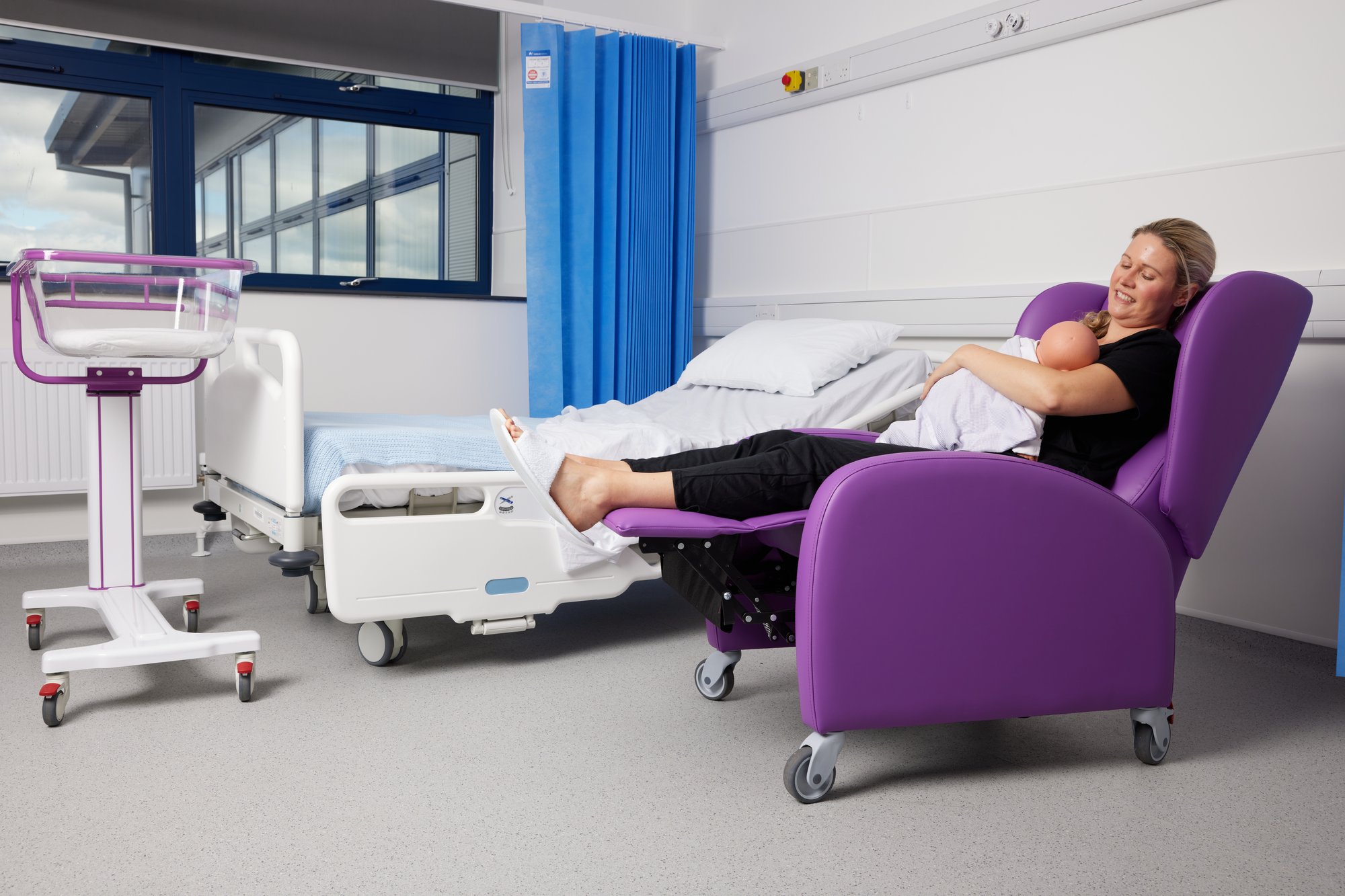 Croyde_Medical_Maternity_Recliner_1437