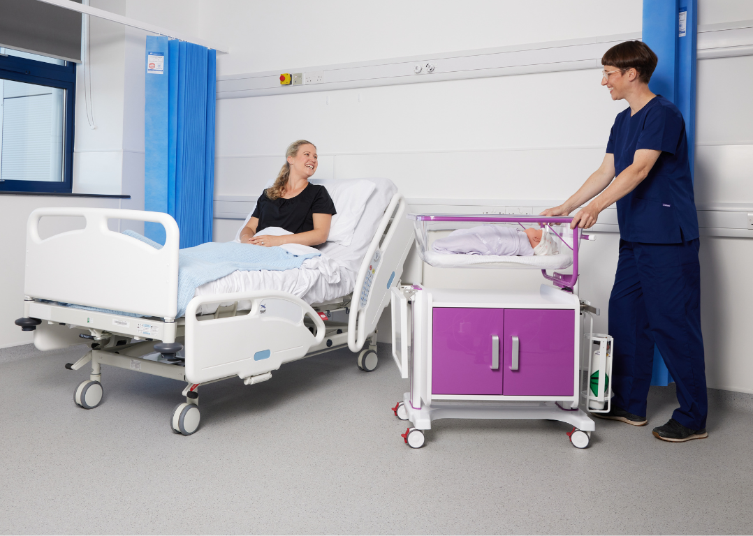 Storage cot movement