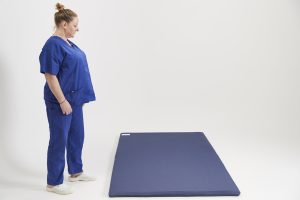Delivery room floor mat and midwife