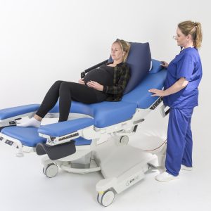 Women with delivery room equipment