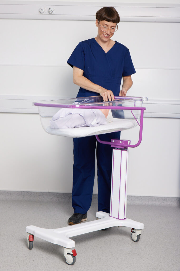 Height adjustment makes cleaning the cot easy by moving it to the perfect working height for wiping