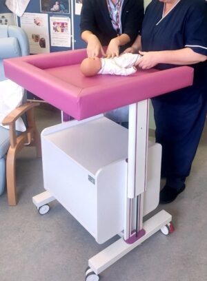Height adjustable baby assessment table